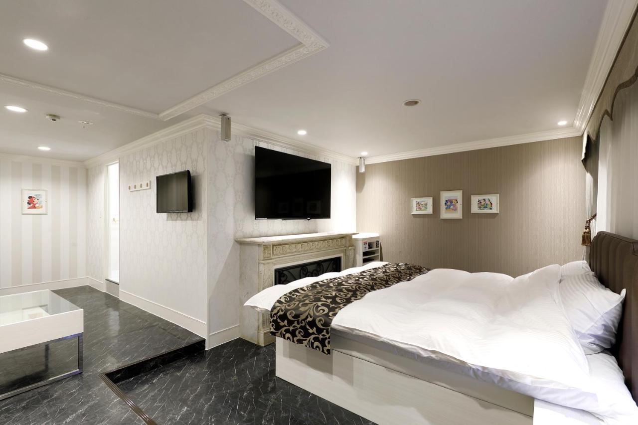 ホテルバースデーきよす店 Hotel Birthday Kiyosu ภายนอก รูปภาพ